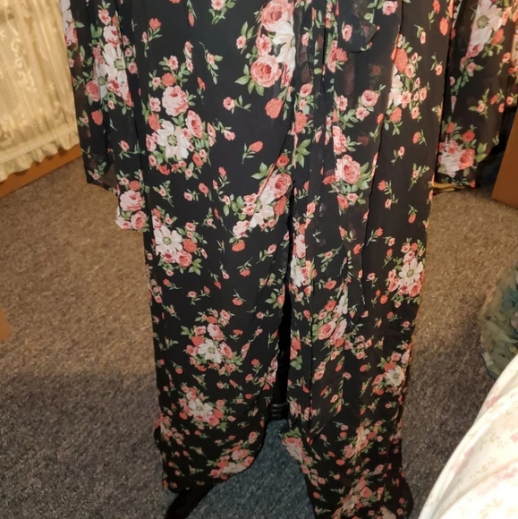 #52 Size Medium Forever 21 Floral Robe - Picture 3 of 5